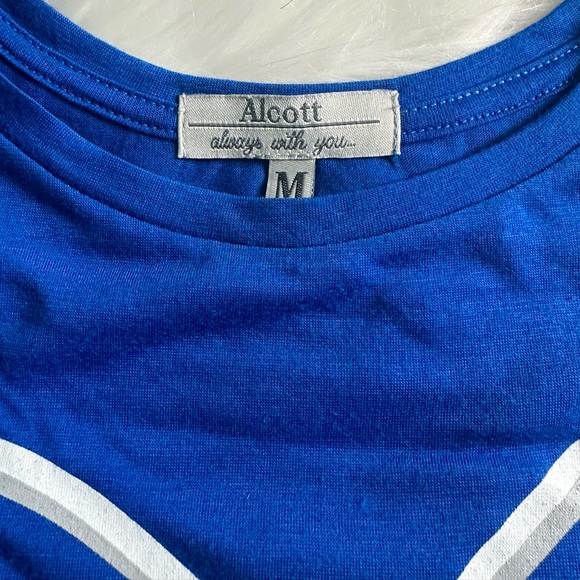 NWOT Alcott Vibrant Royal Blue Infinity Love Crop Top T-shirt Size Medium - Picture 3 of 5